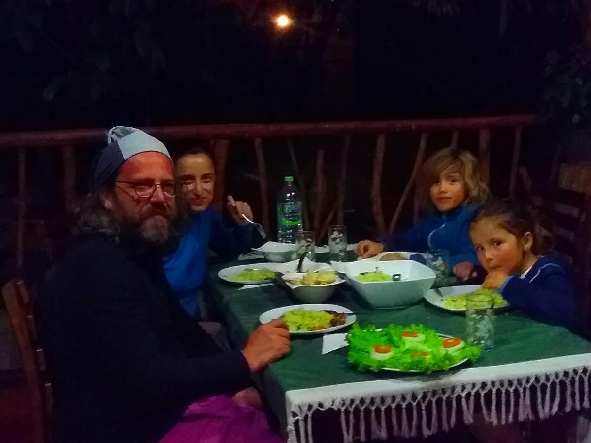 אלה Jungle Face Inn מראה חיצוני תמונה